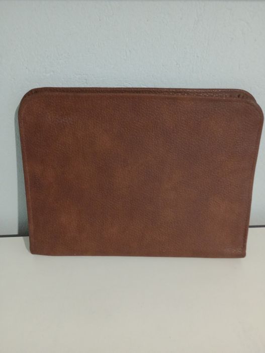 Кожена папка с цип от соца