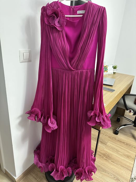 Rochie midi fucsia din voal satinat