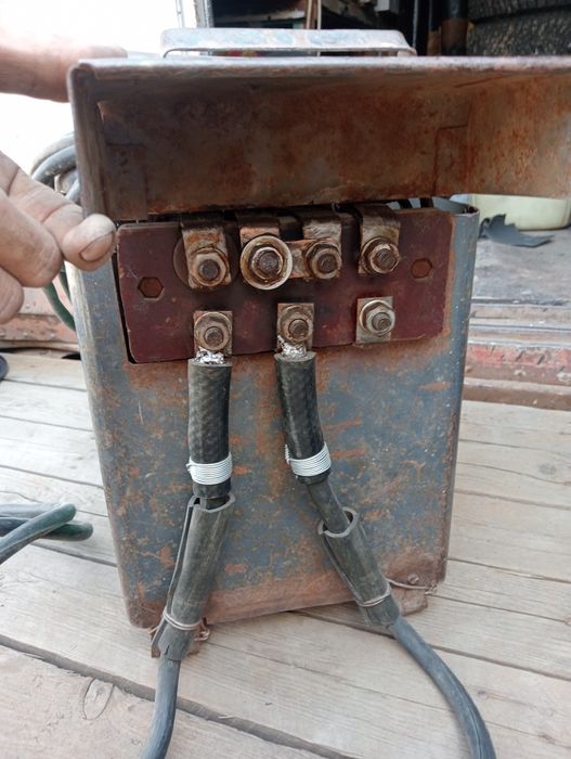 Продам сварочный аппарат советского образца.