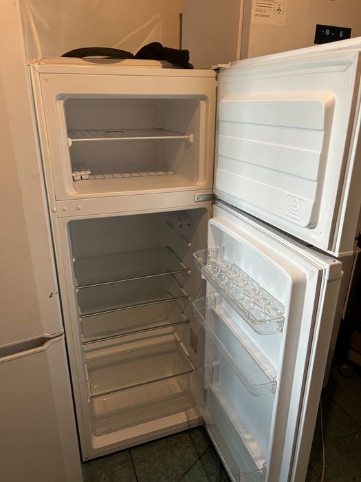 Продам холодильник Доставка