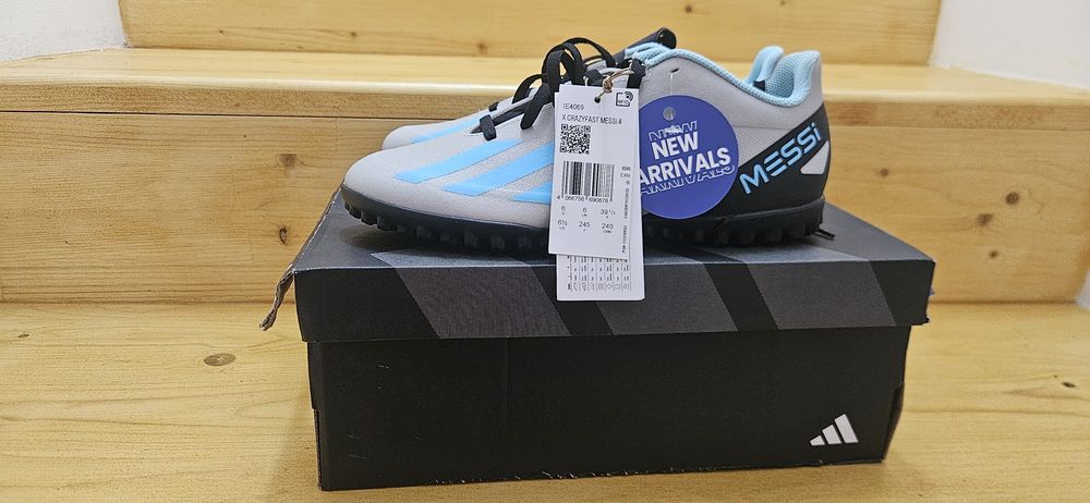 Ghete de fotbal sintetic 250 lei