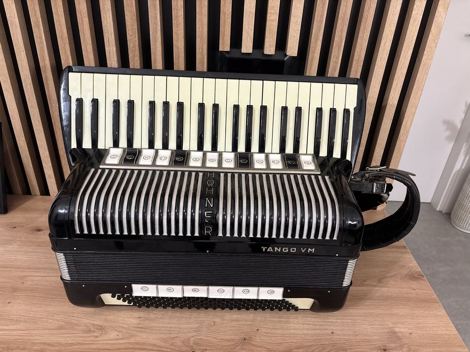 Acordeon Hohner cu 120 de basi in 4 voci