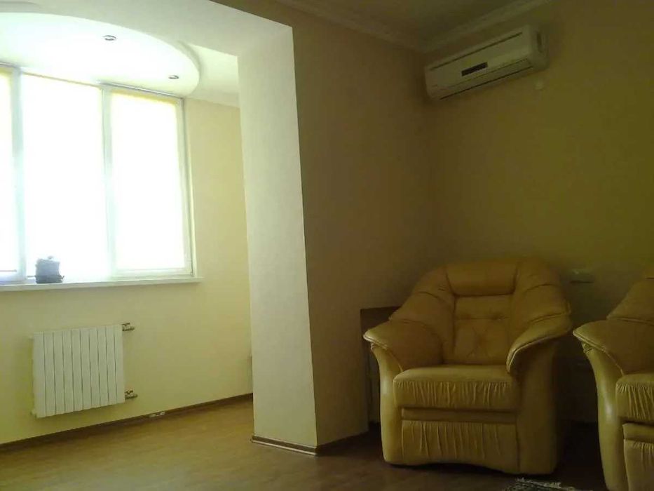 Дава се под наем Двустаен апартамент в София, Център - 56 кв.м за 397.8 € - Снимка #1