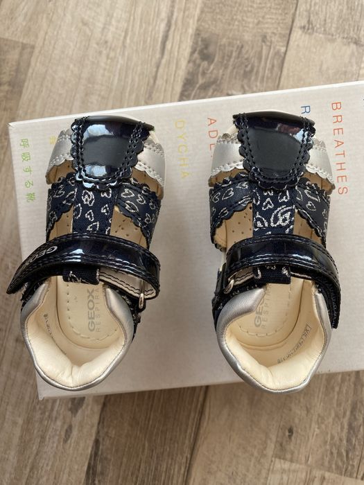 Бебешки сандали Geox