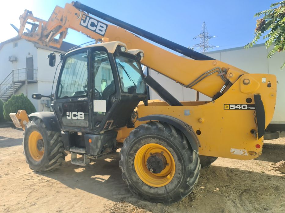 телескопический погрузчик JCB