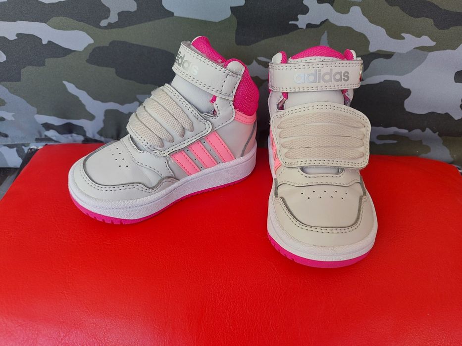 Кецове Adidass за момиче, 20-ти номер.