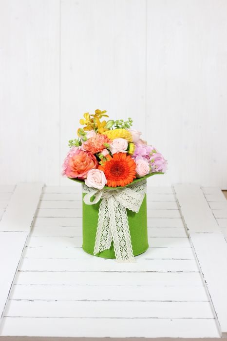 Palarie decorativa din fetru cu panglica din dantela