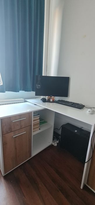 Birou de colț alb lucios, cu stejar, cadou scaun