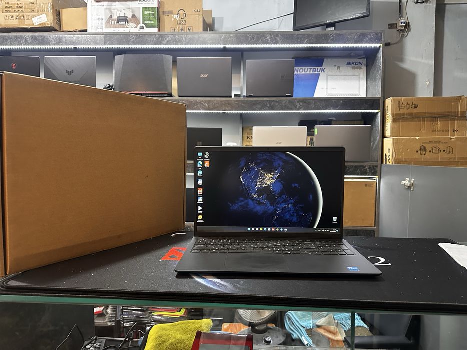 Офисный ноутбук Dell Intel Core i5-1334U