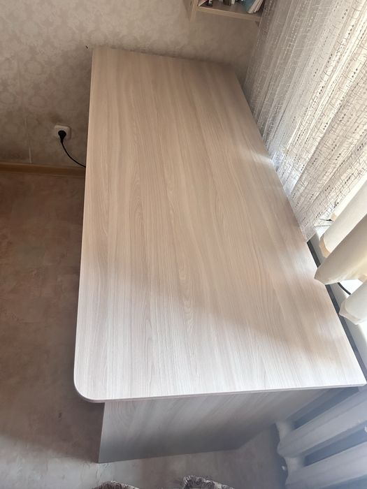 Стол для учебы, компютера, работы