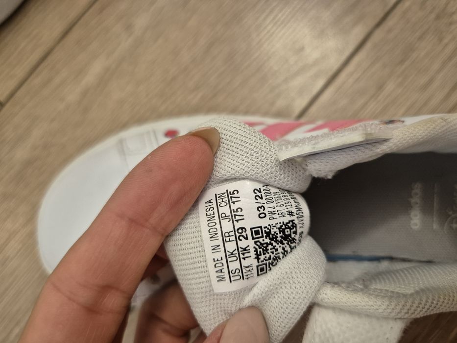 Маратонки за момиче adidas