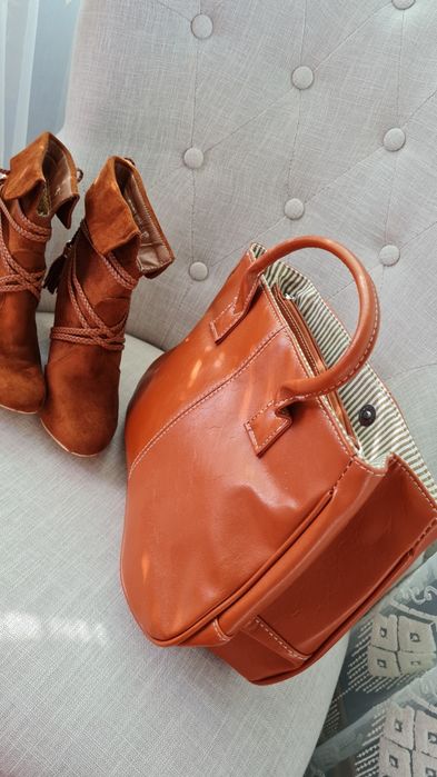Чанта и боти в кафяв цвят