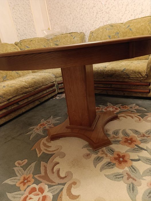 Mehmon hona uchun stol