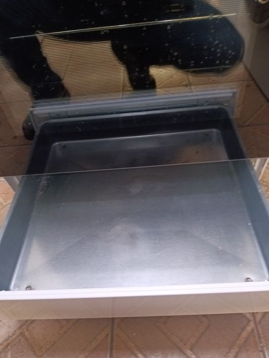 Свободно стояща печка с керамичен плот Бош Bosch с 2 години гаранция!