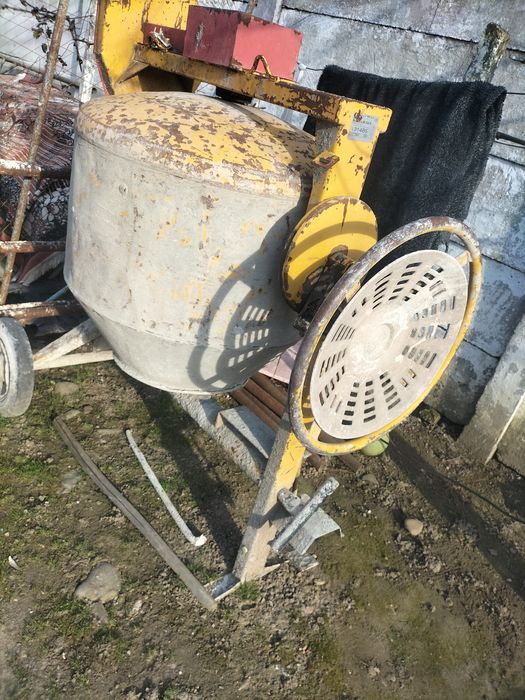 Betoniere silențioase 300litri 350litri 850 euro bucata