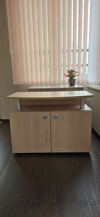 Запазен скрин (височина: 61.5см  ширина: 80.5см  дълбочина: 40.00см)