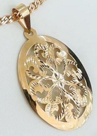 Продаётся золотой кулон 585 пробы.