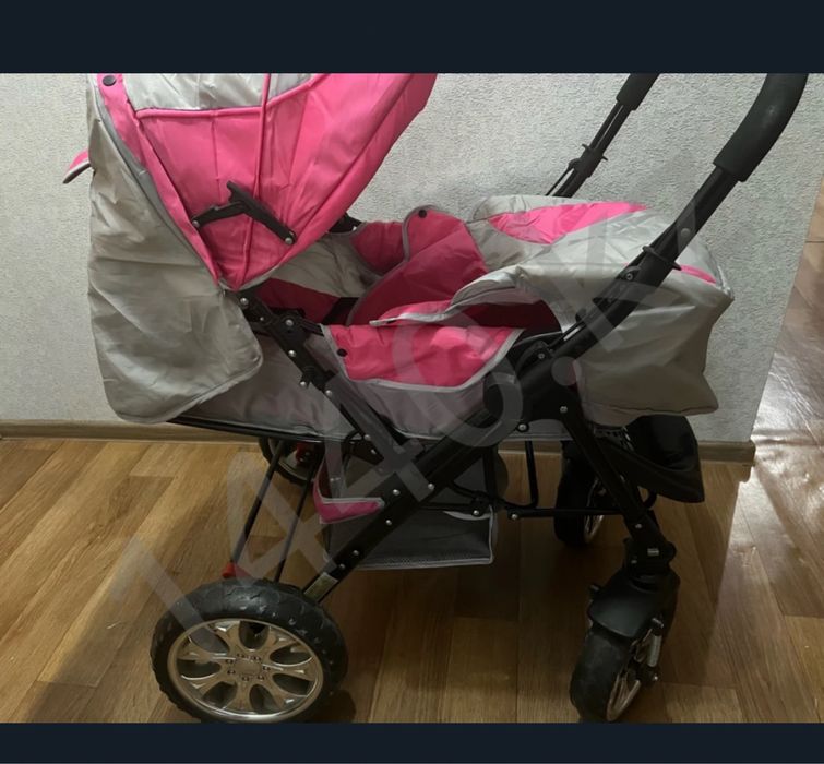 Детская коляска в хорошем состояние