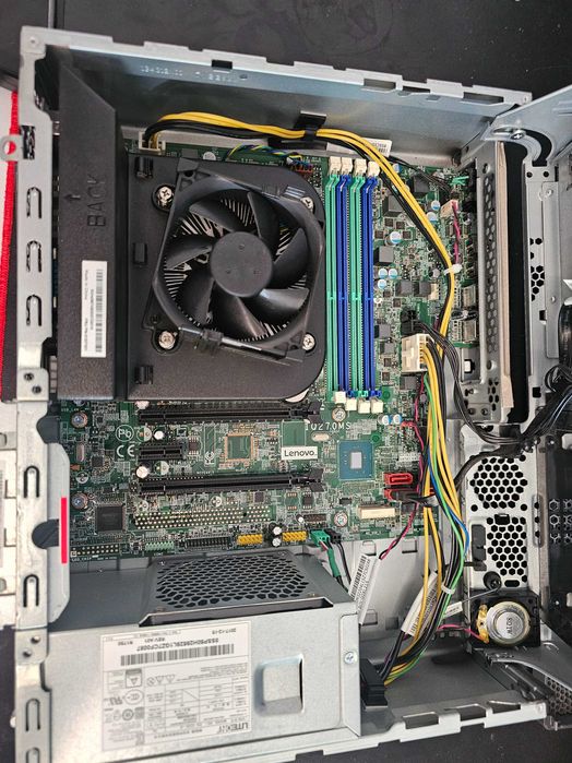 Lenovo ThinkCentre M910s SFF Pentium G4400 3.30GHz – funcțional, fără RAM/HDD