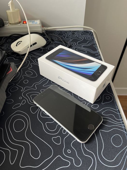Продам iphone SE 2