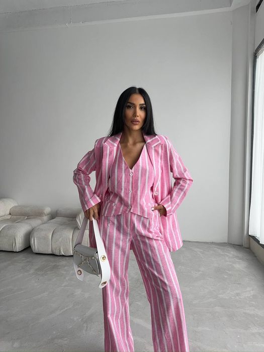 Страхотен сет от три части наличен в размер  М