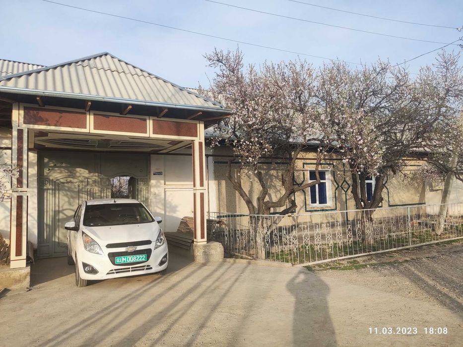 Hovli uy qo'shimcha bog'i bilan