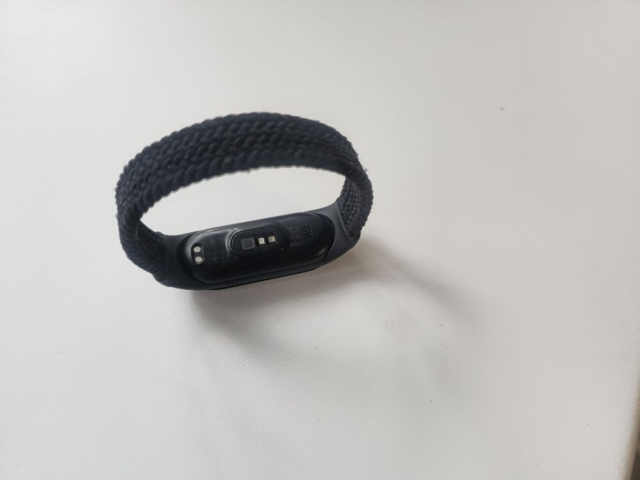 Продам фитнес браслет mi band 6