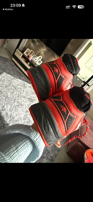Продам кроссовки мужские Asics
