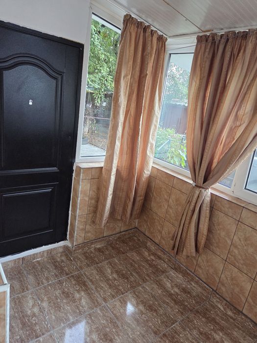 Inchiriez apartament micro 4