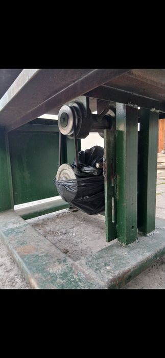 Masa vibrantă industriala