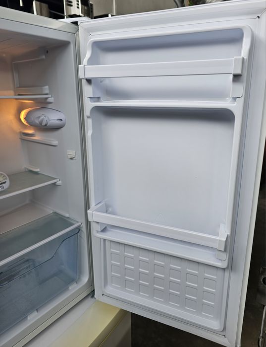 Малък хладилник AMICA