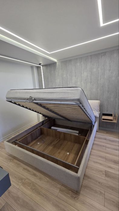 Продам двуспальнюю кровать