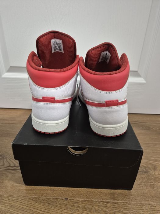 Air Jordan 1 Mid SE "Dune Red"