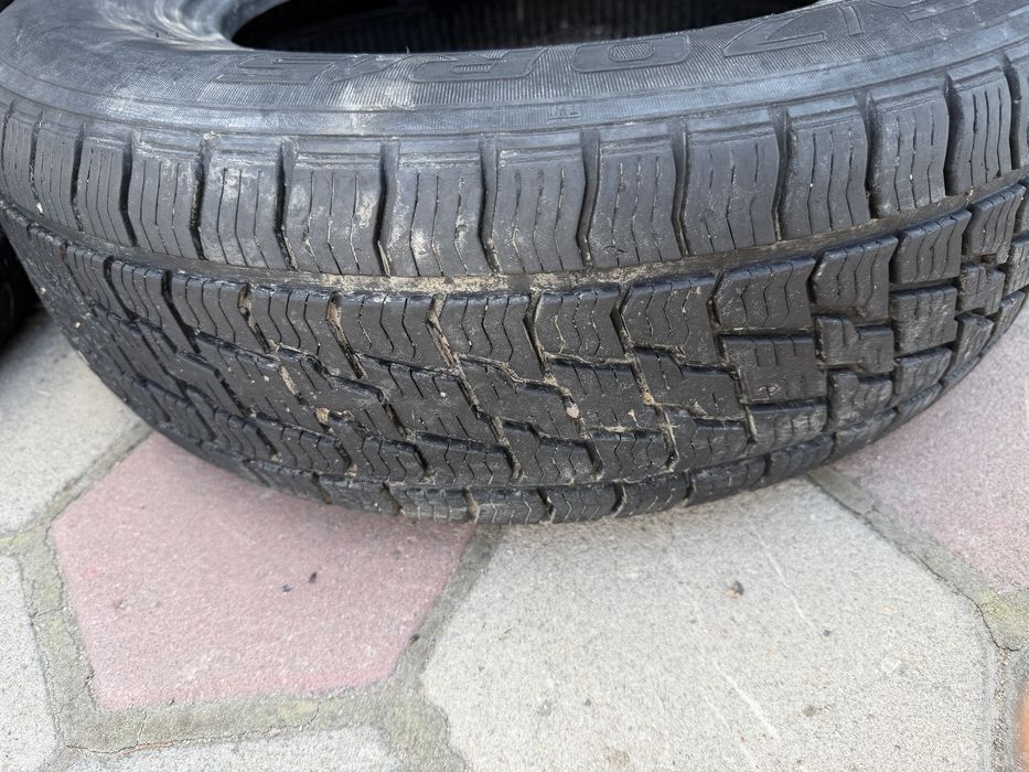 Продам резину 205/70R15