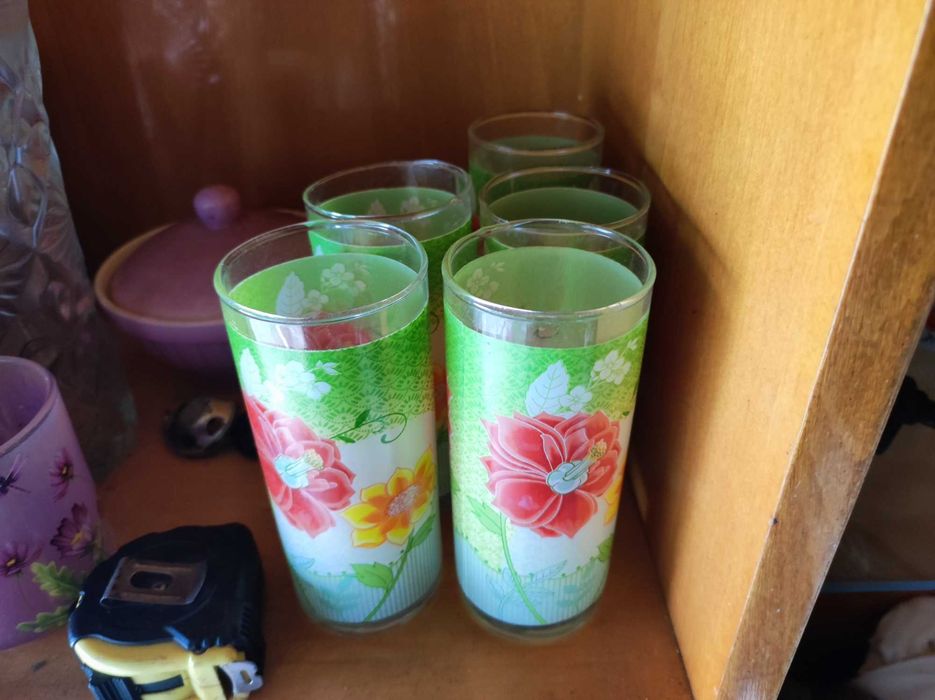 Тарелки посуда  чашки