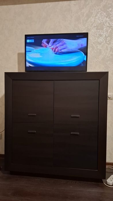 Комод 4 секций. Хороший