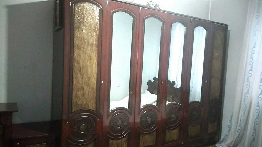 Комплект спальний гарнитур срочно сотилади