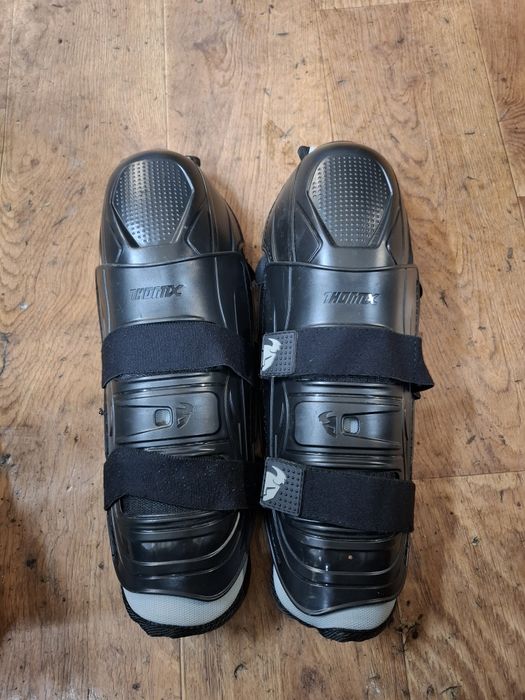 Наколенки за мотор