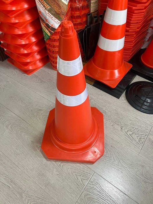 Конус сигнальный дорожный 680 мм