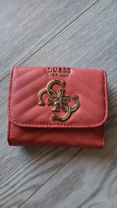 Дамско протмоне Guess