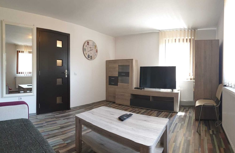 Inchiriez garsonieră modernă la casă, curte comună, parcare – Zona Iulius Mall