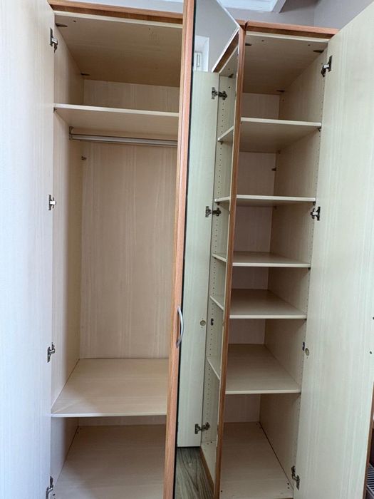 Шкаф для одежды в хорошем состояний