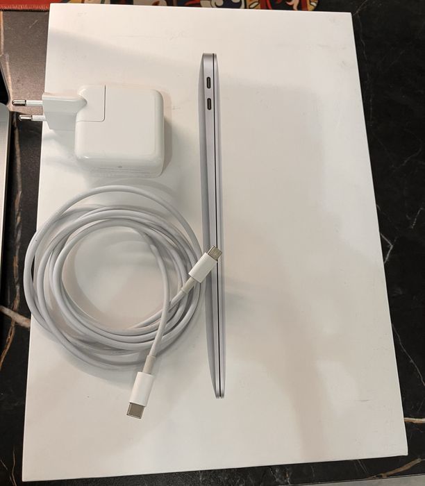 Продам MacBook Air