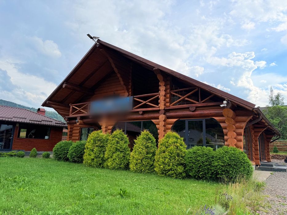 Casă din lemn rotund 100mp în faza de construcție cu relocare inclusă în preț