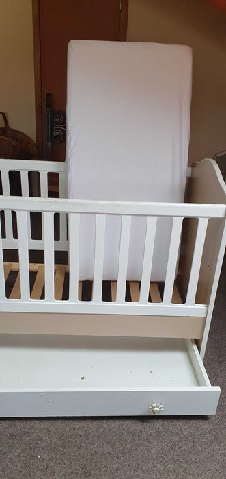 Patut din lemn cu saltea