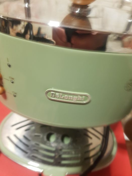Aparat pentru cafea  Delonghi folosit de cîteva ori