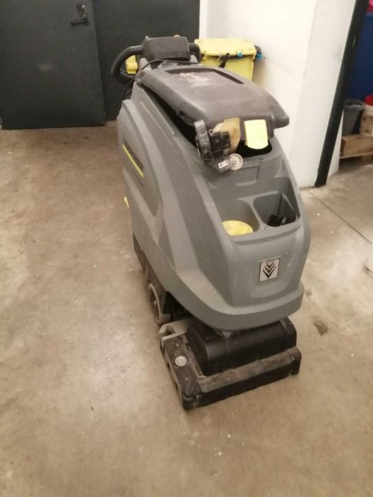 De vânzare aparat de curățat pardoseli Karcher