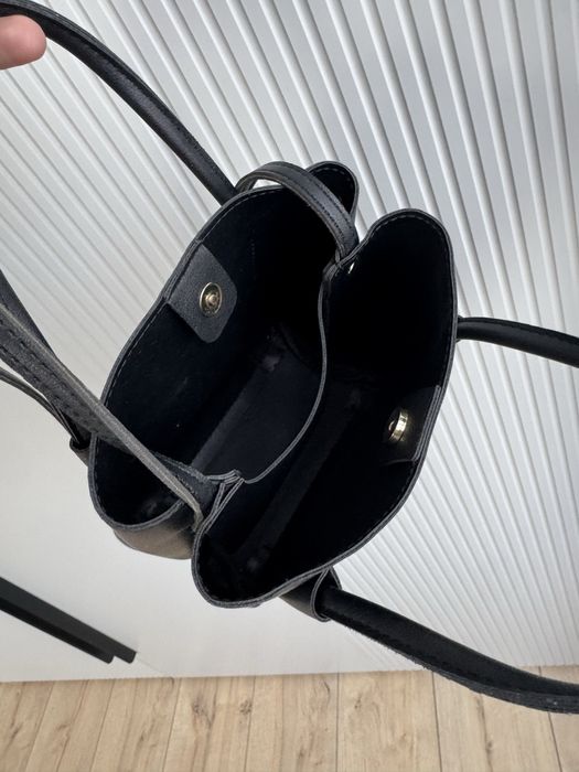 Минималистичная сумочка через плечо