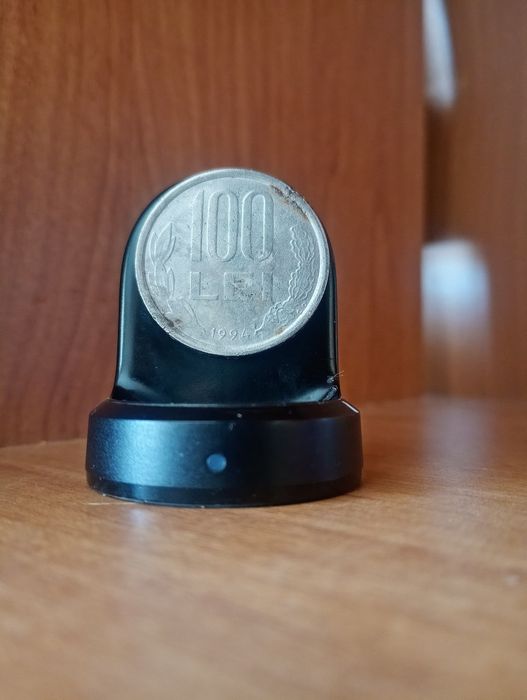 Moneda 100 le în stare buna și 10 bani