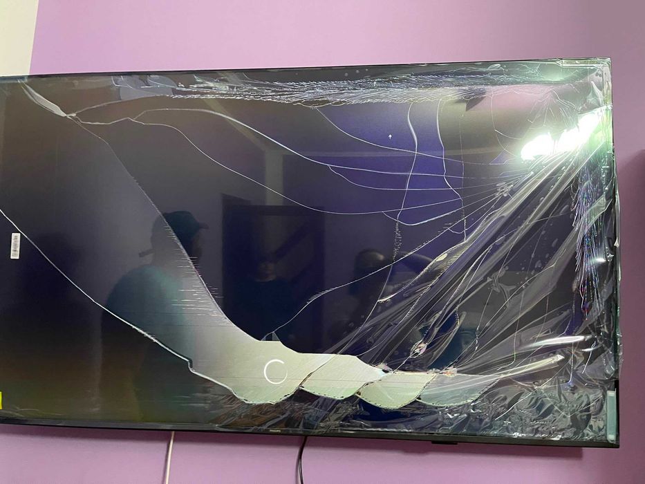 Televizor Qled Philips 165 cm (65) nou cumparat de o luna ecran spart pentru piese